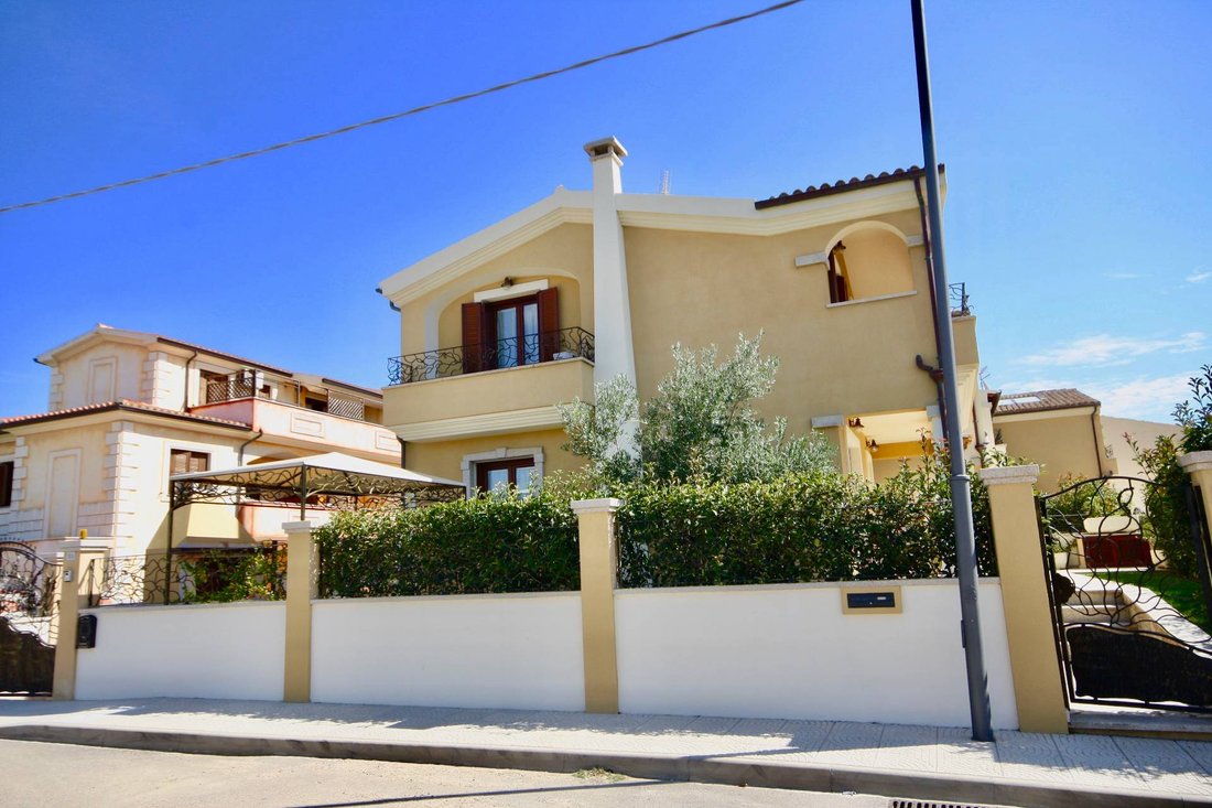 Villa in Aldo Moro Avenue, Olbia, Italy 1 - 17815296