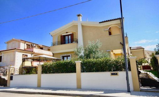 Villa in Aldo Moro Avenue, Olbia, Italy 1