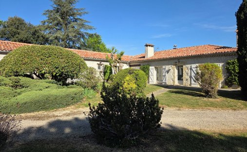 Late 16 Th C Castle 28 Hectares Pool Tennis Court