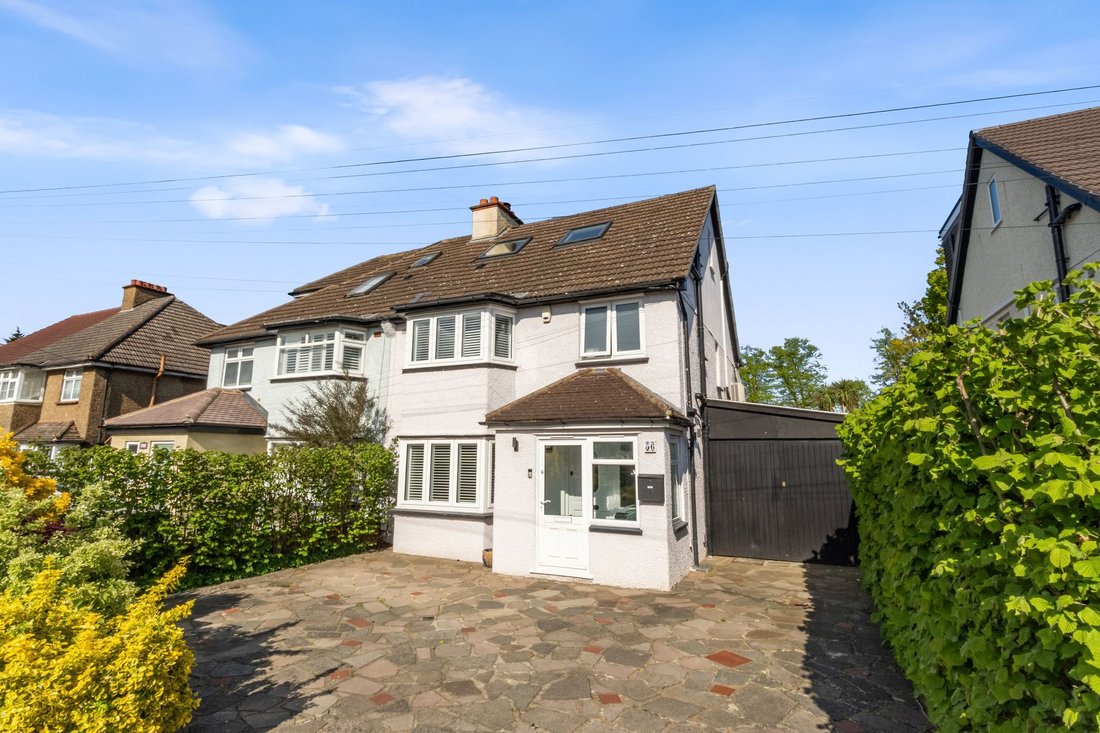 House in Epsom and Ewell, England 1 - 17811769