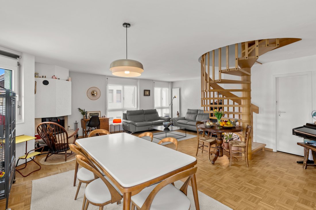 Stunning Duplex With Fireplace In The Heart Of Gland – 3.5 Rooms, Move In Ready !