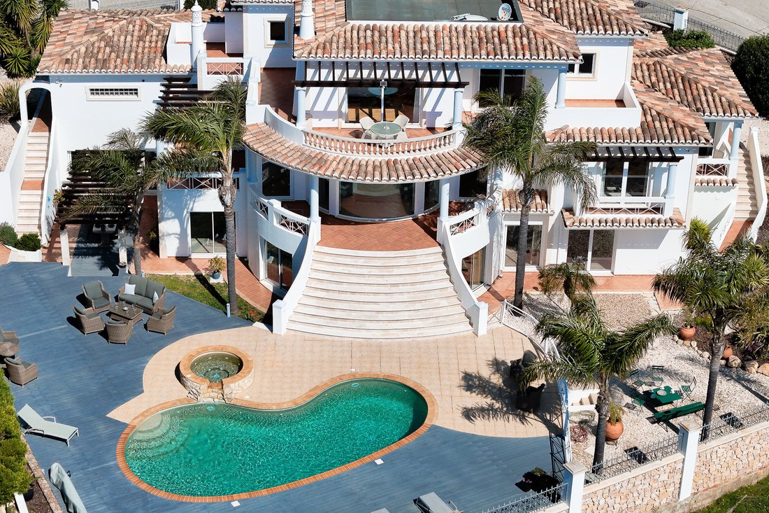Villa in Carvoeiro, Algarve, Portugal 1 - 17539060