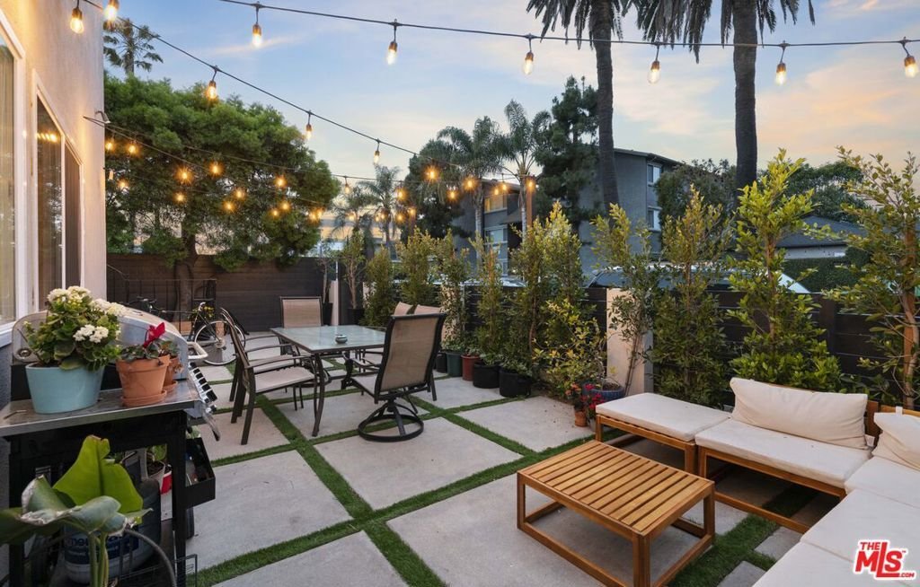 Los Angeles, California, United States 2 - 17822216