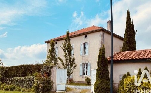 House in Belus, Nouvelle-Aquitaine, France 1