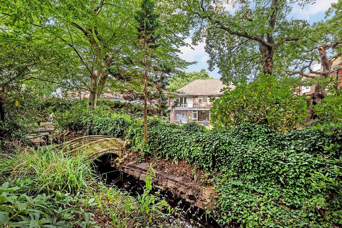House in Hampstead Garden Suburb, Barnet, England 5 - 16741230