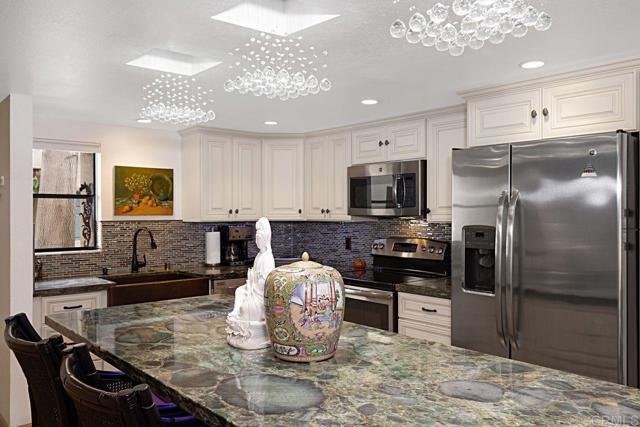Condo in San Diego, California, United States 5 - 17818935