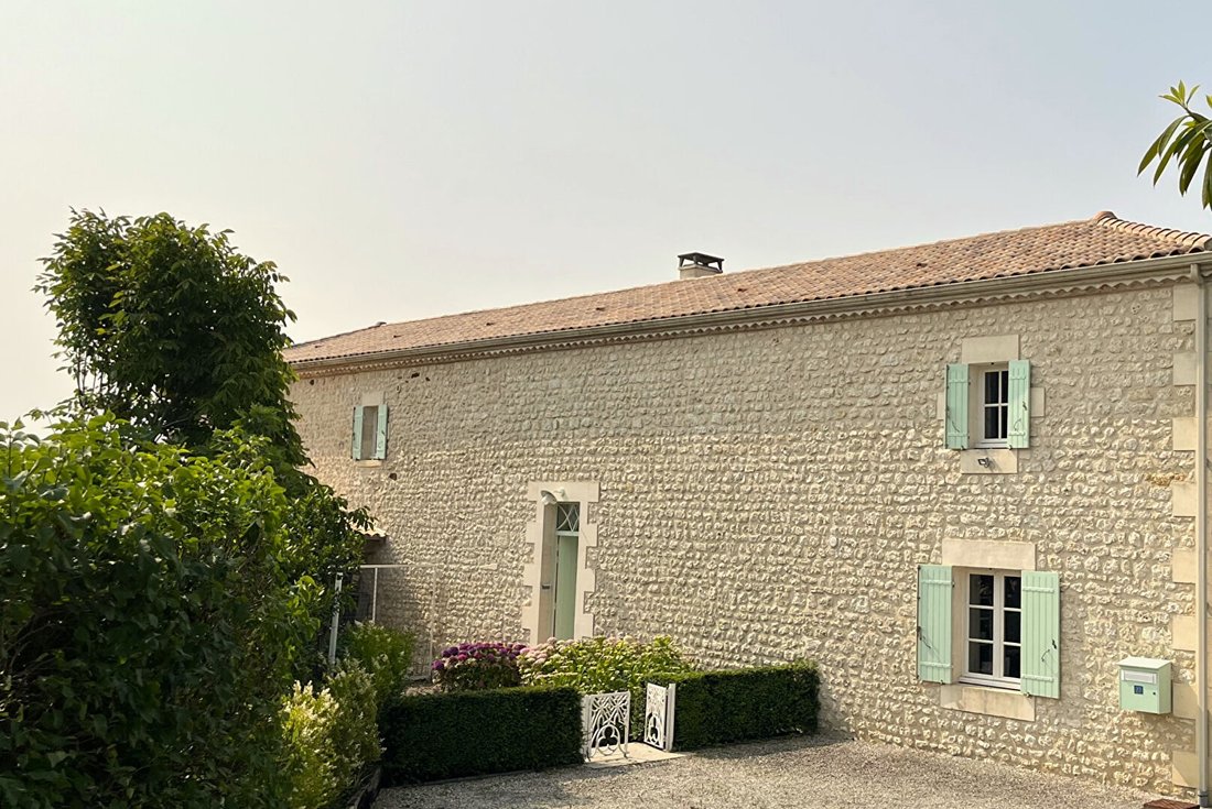 Villa in Mirambeau, Nouvelle-Aquitaine, France 3 - 17796537