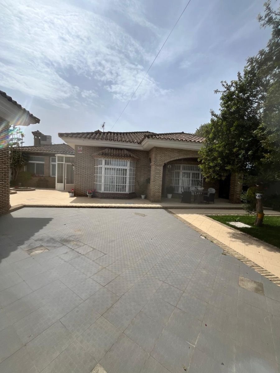 Villa in Chiclana de la Frontera, Andalusia, Spain 1 - 17827521
