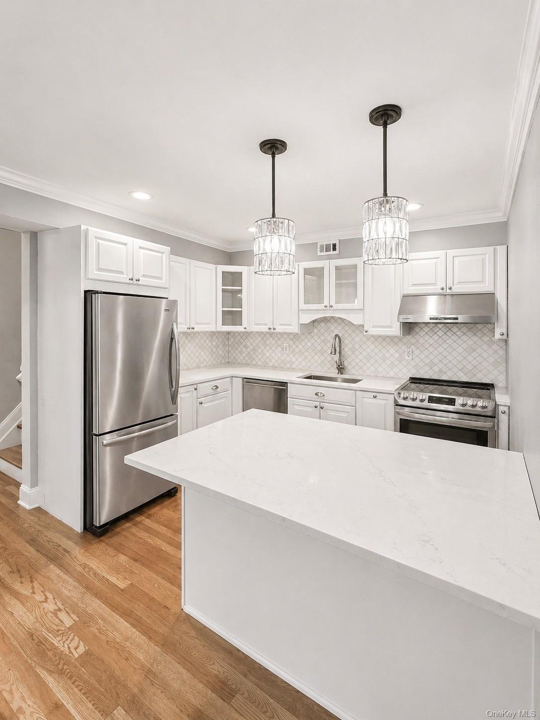 Condo in Woodbury, New York, United States 4 - 17829005