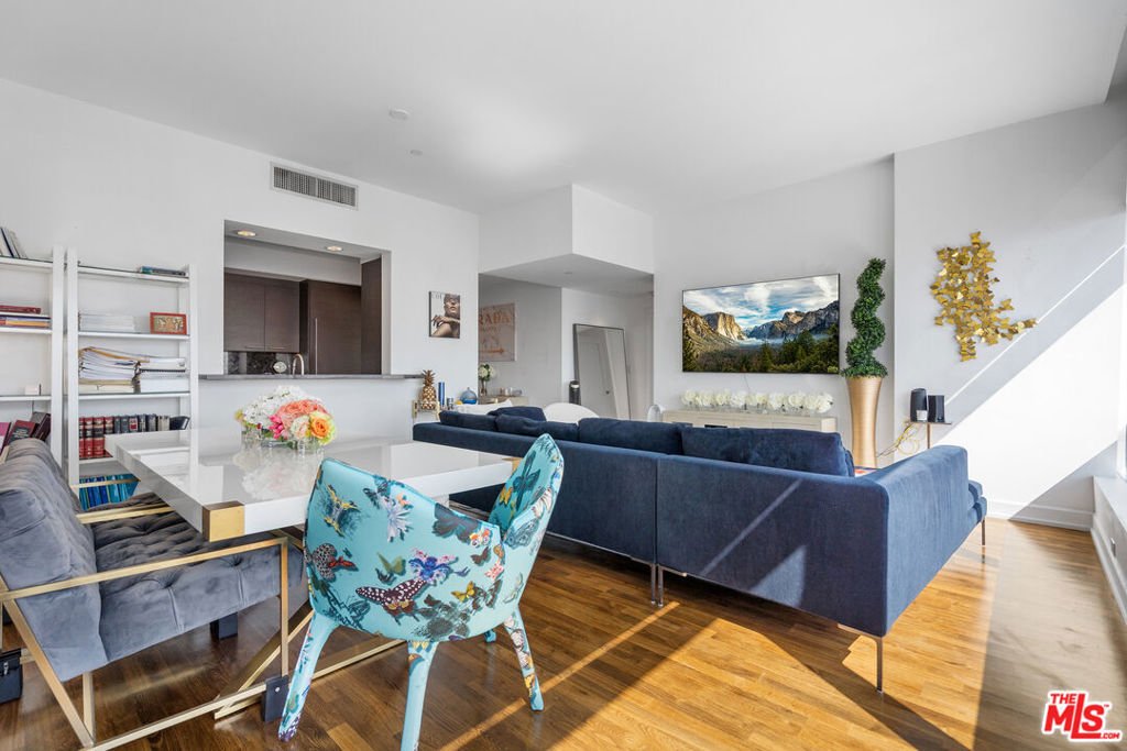 Condo in Los Angeles, California, United States 5 - 17822381