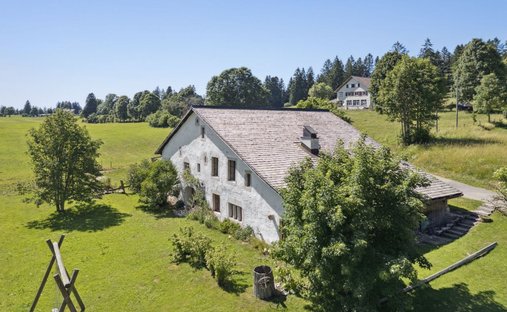 Corps de ferme à Sonvilier, Berne, Suisse 1