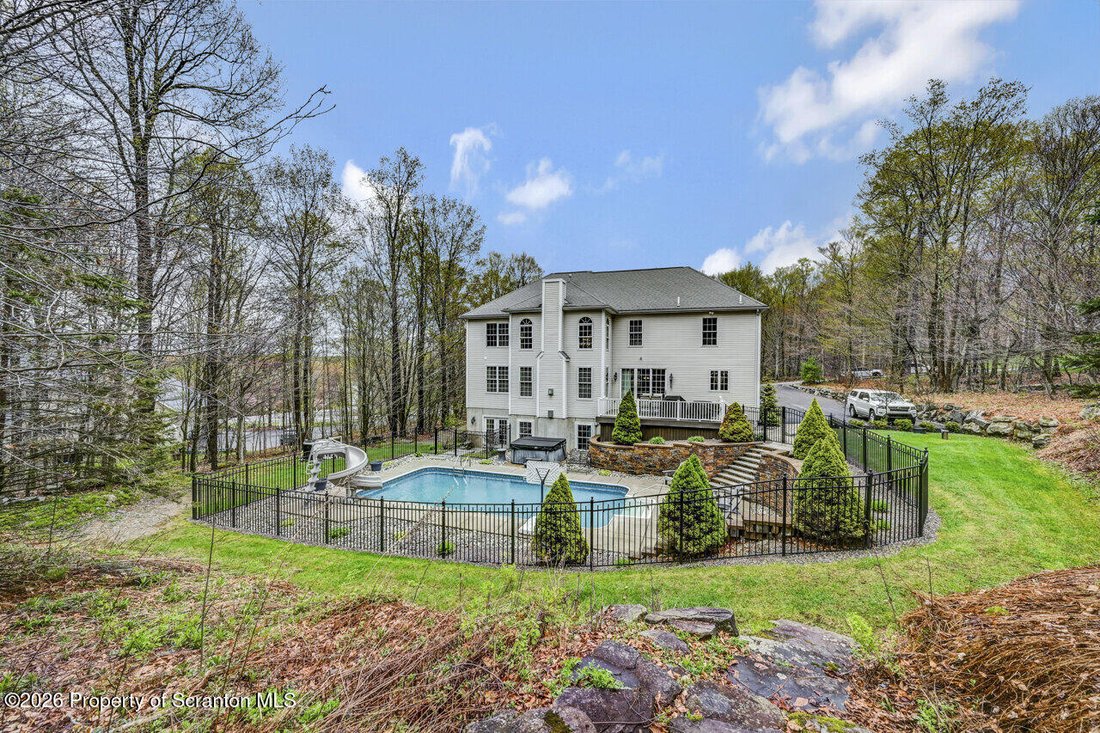 House in Eagle Lake, Pennsylvania, United States 4 - 17821332