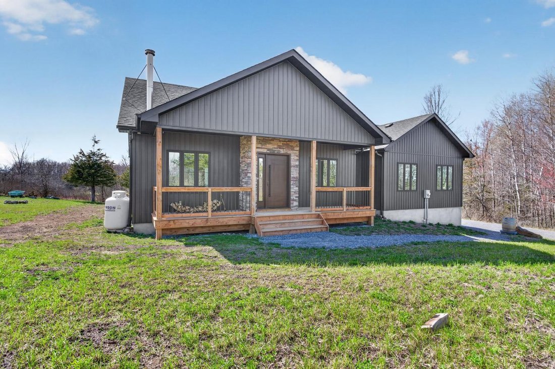 House in Westport, Ontario, Canada 1 - 17817397