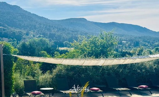 Estate in Aups, Provence-Alpes-Côte d'Azur, France 1