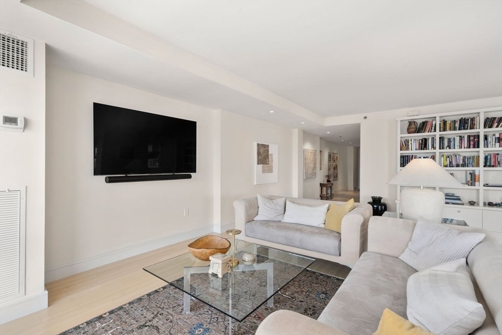 Condo in Cambridge, Massachusetts, United States 5 - 17828153
