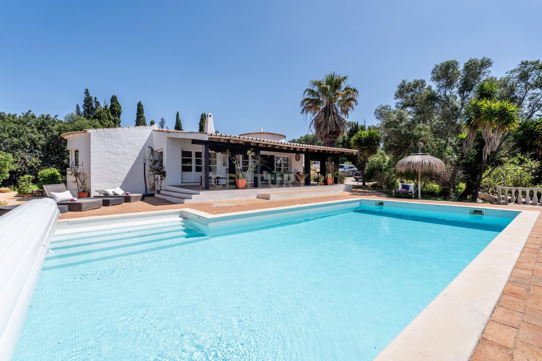 Villa in Mexilhoeira Grande, Algarve, Portugal 2 - 17817644