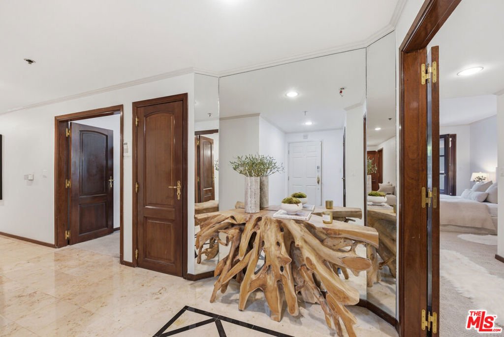 Condo in Beverly Hills, California, United States 4 - 17822226