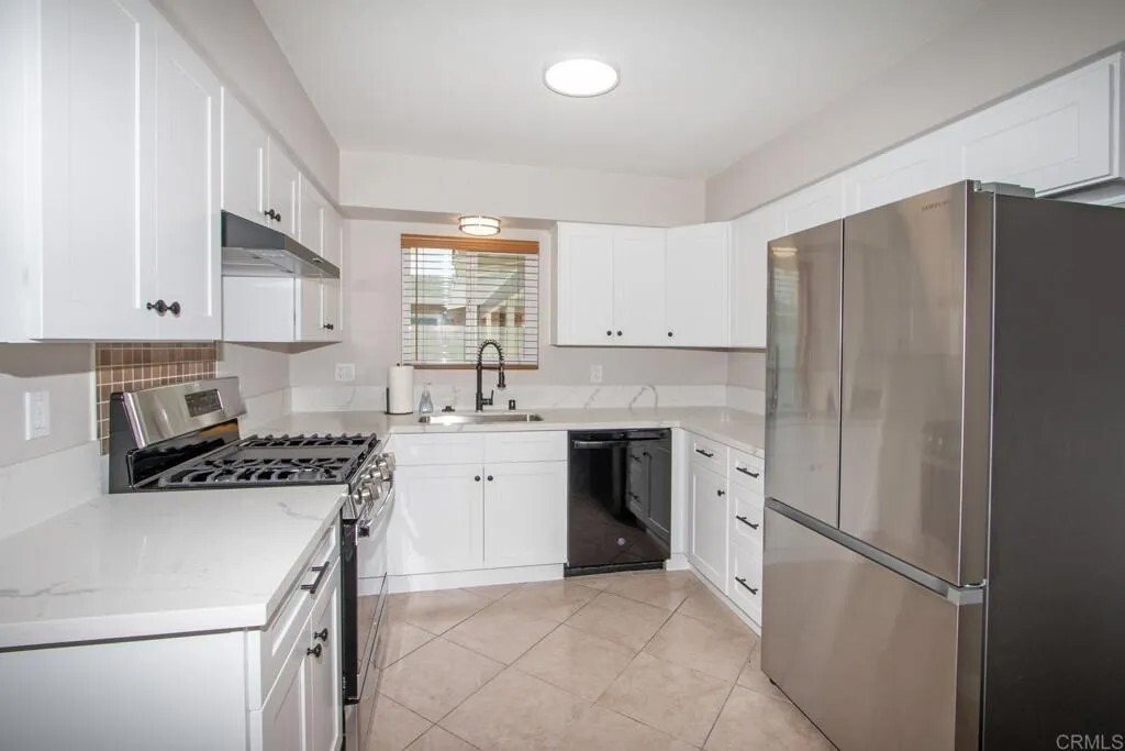Encinitas, California, United States 5 - 17828625