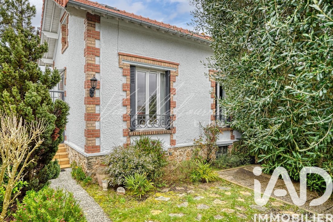 House in Chatou, Ile-de-France, France 1 - 17832882