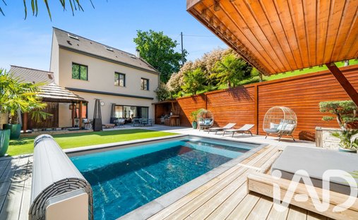 House in Jouars-Pontchartrain, Ile-de-France, France 1