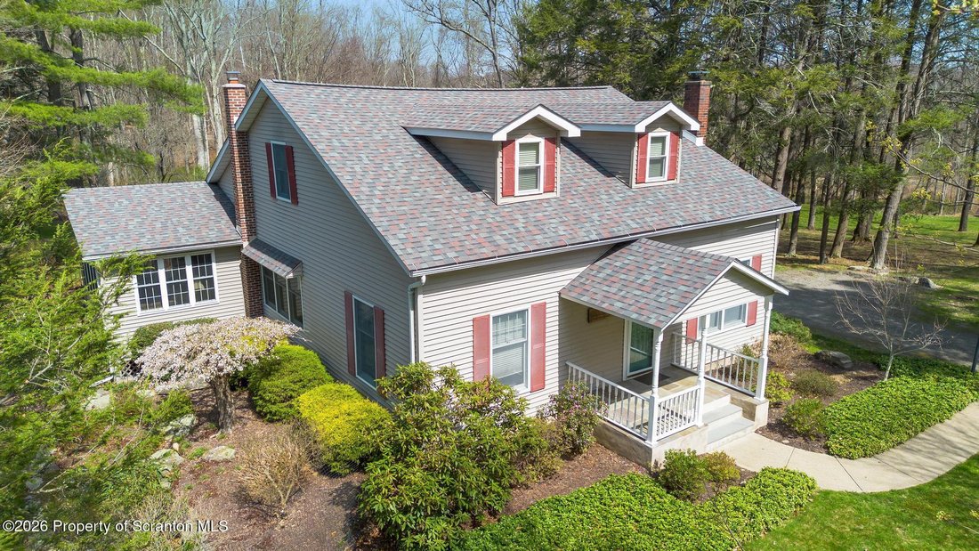 House in Dalton, Pennsylvania, United States 3 - 17820245