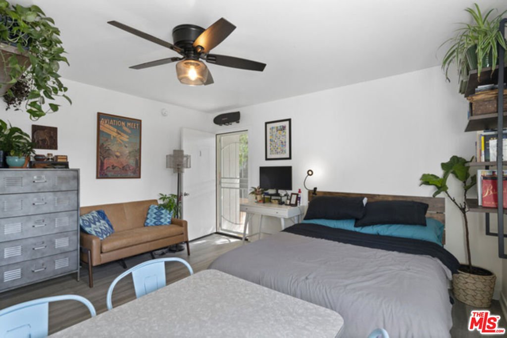 Los Angeles, California, United States 5 - 17822216