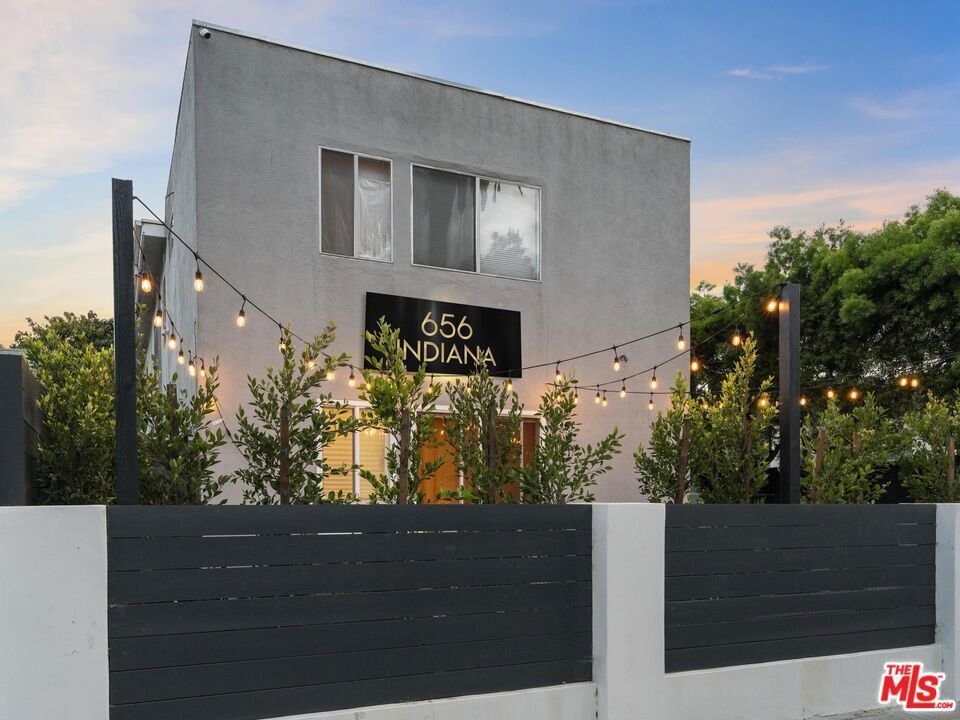 Los Angeles, California, United States 1 - 17822216