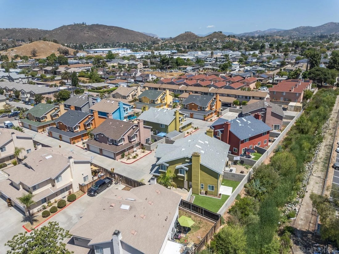 El Cajon, California, United States 3 - 17823264