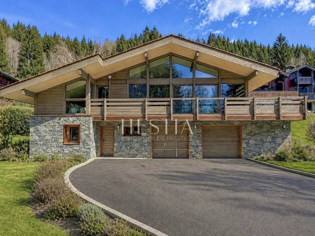 Chalet in Les Gets, Auvergne-Rhône-Alpes, France 1 - 17829178