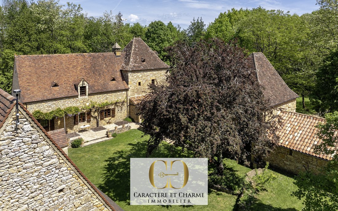 Estate in Sarlat-la-Canéda, Nouvelle-Aquitaine, France 1 - 17820343