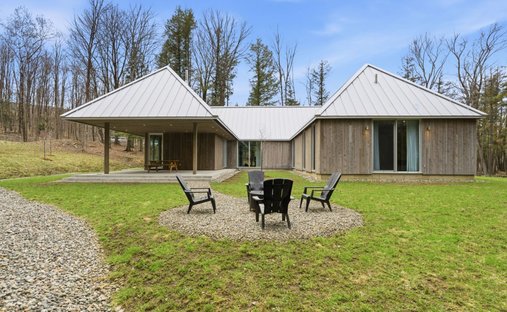 House in Bromont, Quebec, Canada 1