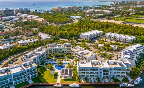 Apartment in George Town, George Town, Cayman Islands 1