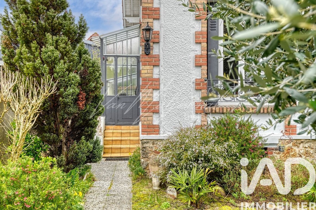 House in Chatou, Ile-de-France, France 3 - 17832882