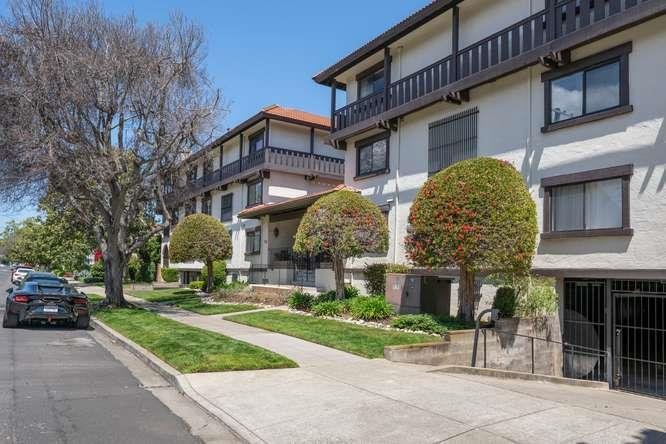 Condo in San Carlos, California, United States 2 - 17827706