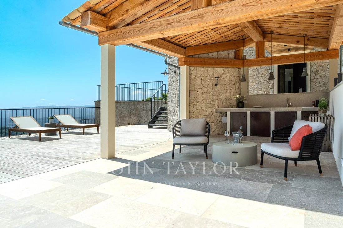 Villa in Châteauneuf-Grasse, Provence-Alpes-Côte d'Azur, France 2 - 17829182
