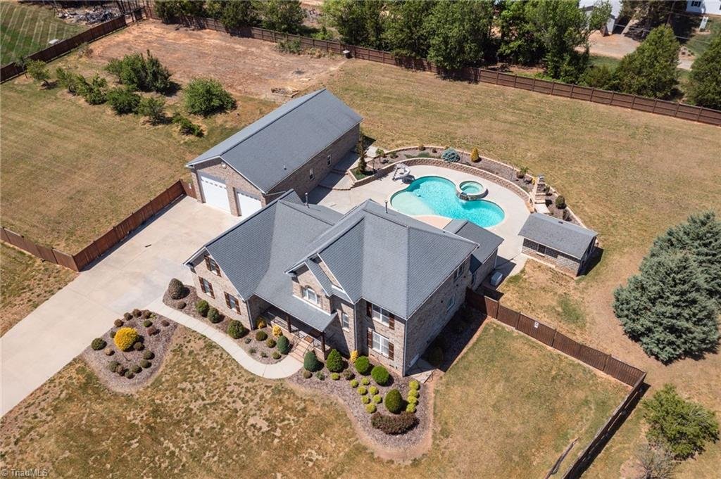 House in Forest Oaks, North Carolina, United States 4 - 17816431