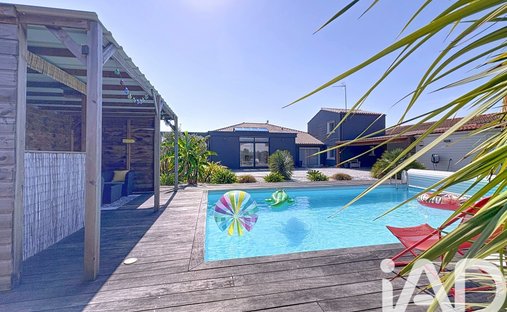 House in Charron, Nouvelle-Aquitaine, France 1