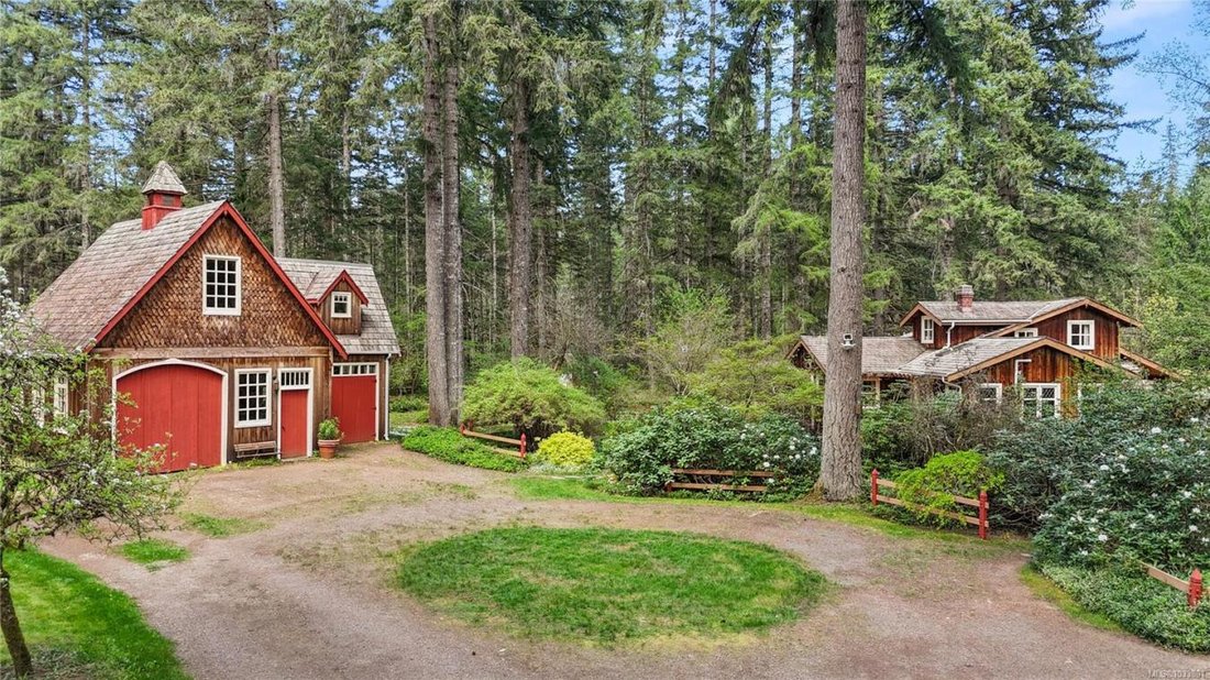House in Black Creek, British Columbia, Canada 1 - 17817427