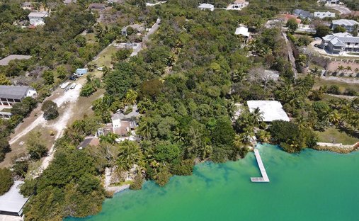 Land in Nassau, New Providence, The Bahamas 1