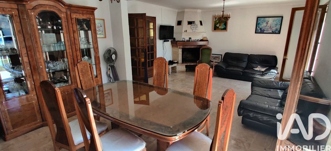 House in Neuilly-sur-Marne, Ile-de-France, France 4 - 17824634