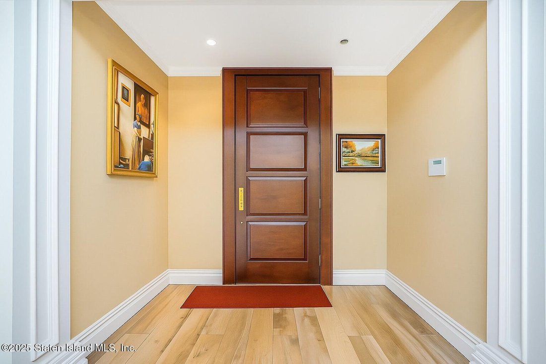 House in New York, New York, United States 4 - 17819415
