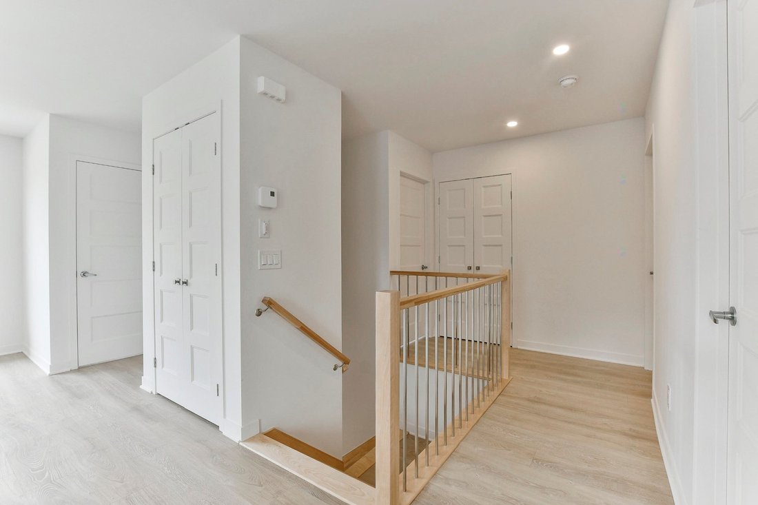 House in Laval, Quebec, Canada 3 - 17825086
