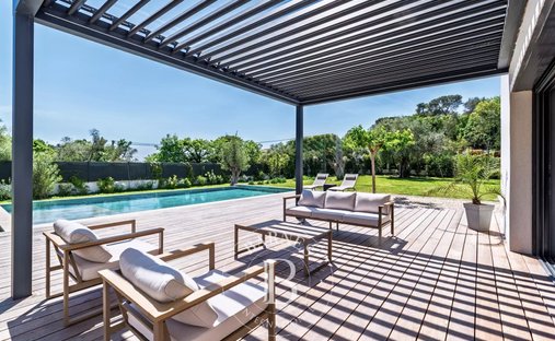 Villa in Sud, Roquefort-les-Pins, France 1
