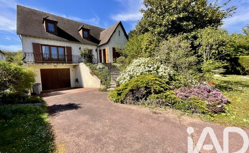 House in La Ville-du-Bois, Ile-de-France, France 1