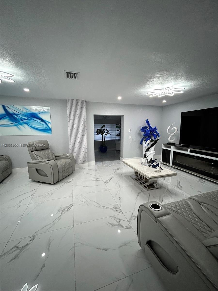 House in Hialeah, Florida, United States 2 - 17781393