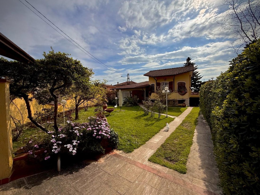Villa in Fontia-Fossola-Fossone, Marina di Carrara, Tuscany 1 - 17822102