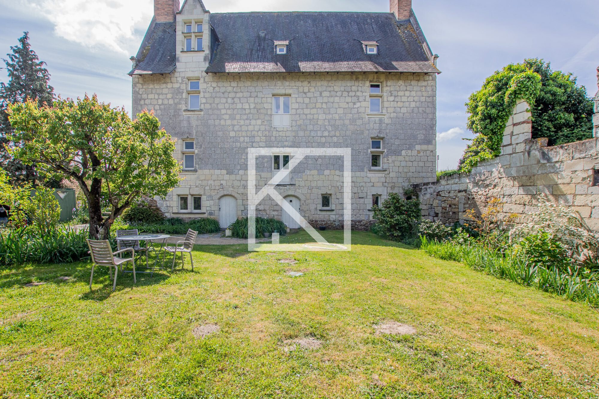 Manor For Sale, 7 Rooms Loire Authion 49250
