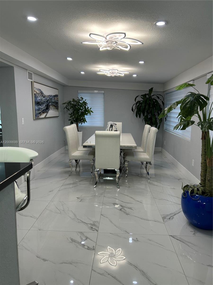 House in Hialeah, Florida, United States 3 - 17781393