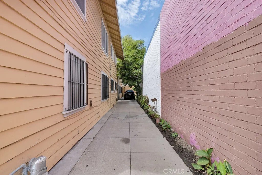 Los Angeles, California, United States 4 - 17823240