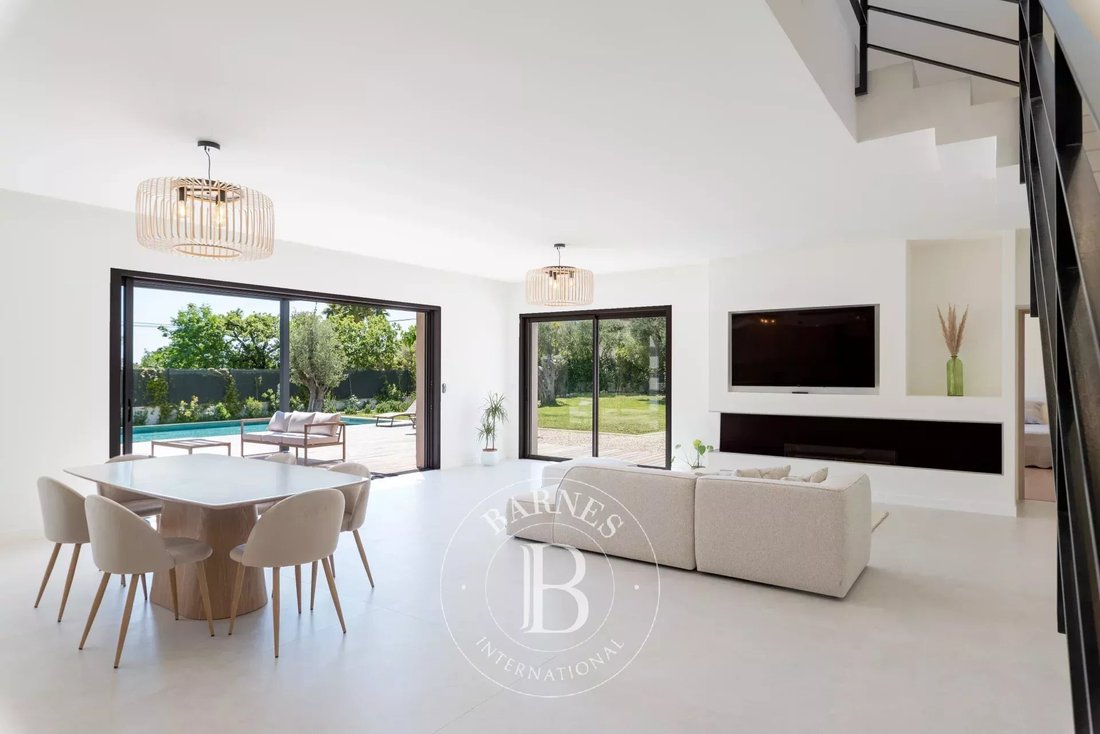 Villa in Sud, Roquefort-les-Pins, France 2 - 17825260